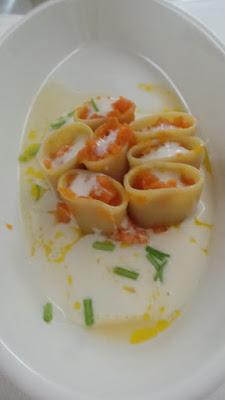 Paccheri ripieni di zucca con salsa besciamella.