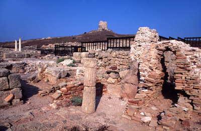 Archeologia. Corredo funerario punico spunta fra la necropoli di Tharros e la Chiesa Paleocristiana di San Giovanni.