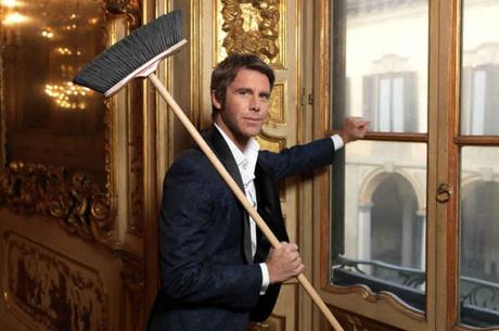 Emanuele Filiberto a Napoli: il ristorante gli fa la pizza con lo stemma Sabaudo emanuele filiberto di Savoia