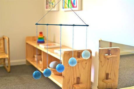 Giochi Montessori per neonati fai-da-te giostrina montessori neonati