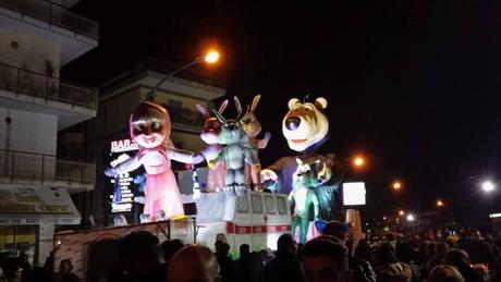 Foto. Saviano, grande successo per il Carnevale, migliaia le persone presenti 1