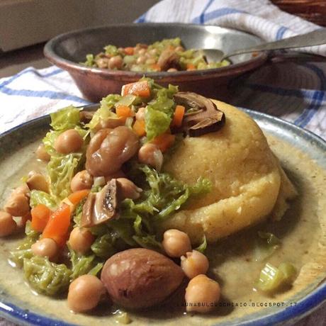 Polenta integrale con sugo di verza ceci e castagne