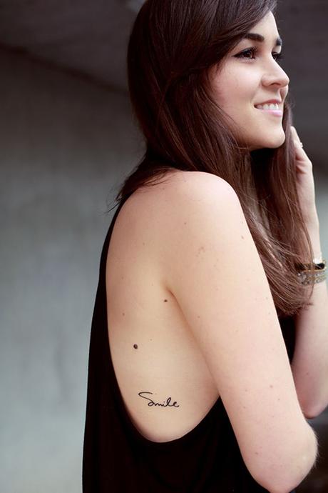 Tatuaggi minimal: one word tattoo