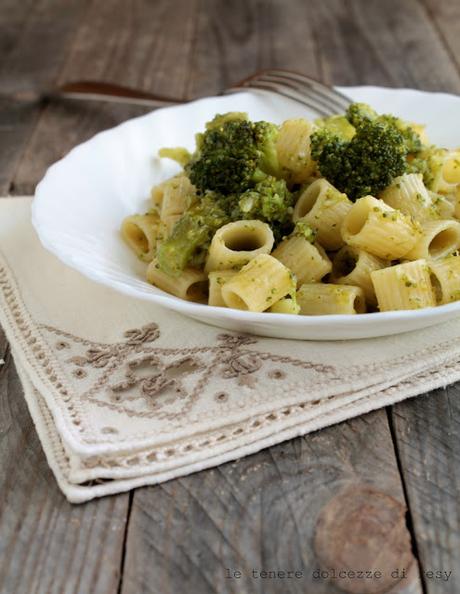 Pasta coi broccoletti siciliani (chi' sparaceddi assassunati)