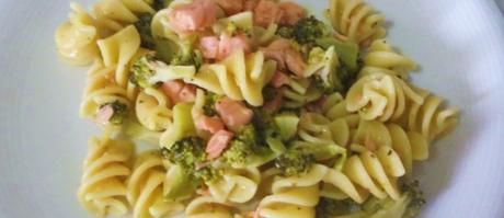 Fusilli con salmone e broccoli