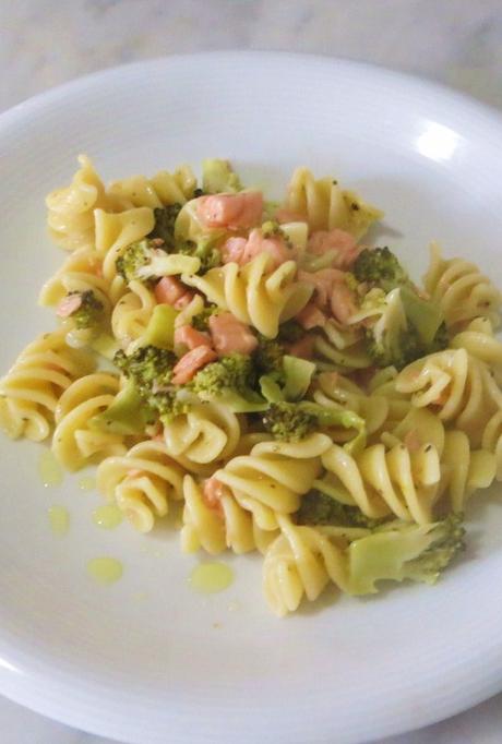 Fusilli con salmone e broccoli