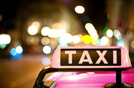 A Napoli nasce il “Taxi Rosa”: funziona di notte e a prezzo ridotto Taxi