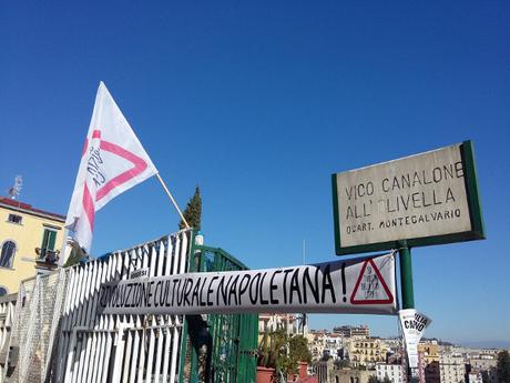 Le scale di vico Canalone erano sporche e puzzavano, ora sono pulite grazie a Sii Turista vico canalone all'olivella