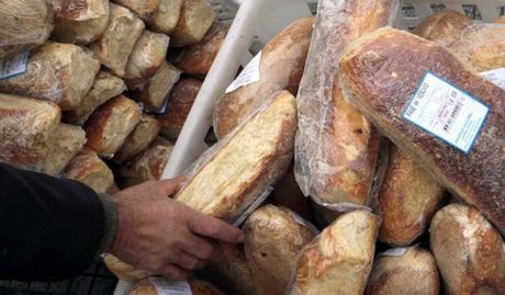 Ercolano. Sequestrati tre quintali di alimenti. Il negozio è a rischio chiusura pane-abusivo-2-3