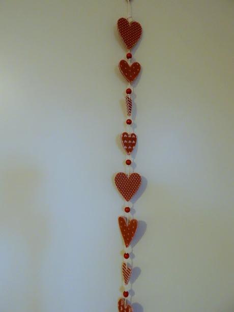 LOVE GARLAND