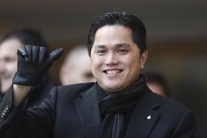 Thohir punta sulla Cina Inter Milan President Erick Thohir, of Indonesia, smiles prior to the start of the Serie A soccer match between Inter Milan and Sampdoria at the San Siro stadium in Milan, Italy, Sunday, Dec. 1, 2013. (AP Photo/Antonio Calanni)