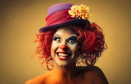 Clown e maschere, balli e concerti: Milano festeggia il Carnevale