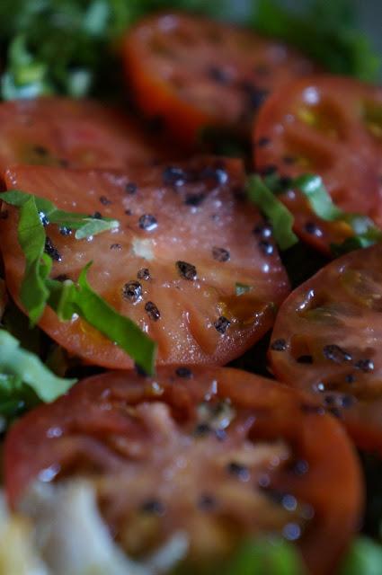 Petto di Pollo Bollito Ripassato ai Pomodorini Secchi