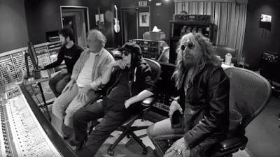 MÖTLEY CRÜE - Video teaser per Mick Mars e John Corabi di “Shake the Cage“ mick mars - john corabi