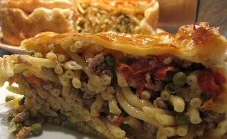 ‘O timballo ‘e maccarune, ‘o piatto che fa sbattere ‘e mane ‘a gnora timballo