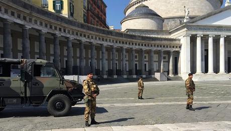 Napoli, arrivano i rinforzi: 250 militari nelle zone a rischio. Ecco dove esercito napoli