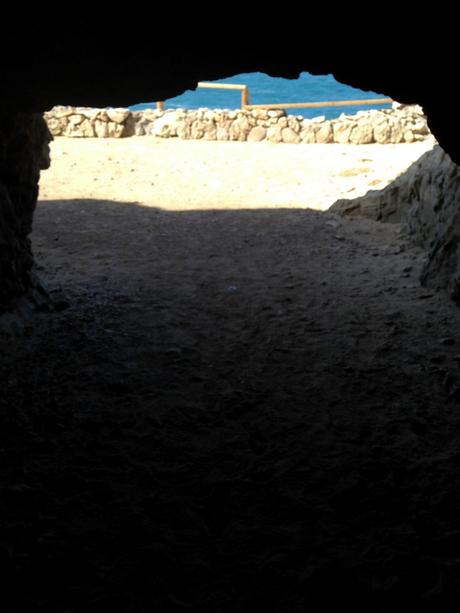 Oggi vi porto con me a visitare Ajuy, con le  sue grotte ed il suo mare con sabbia vulcanica. Poi naturalmente tutti a pranzo.