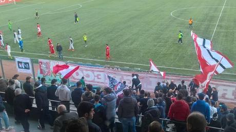 Turris, la contestazione: i tifosi fischiano la squadra a fine gara Turris tifosi