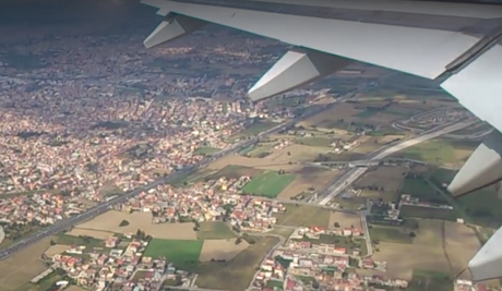 Video. Decollo da Napoli, le meraviglie della città viste da un oblò napoli vista dal cielo