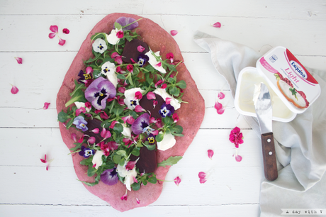 Pizza fiorita alla barbabietola // Beetroot blooming pizza