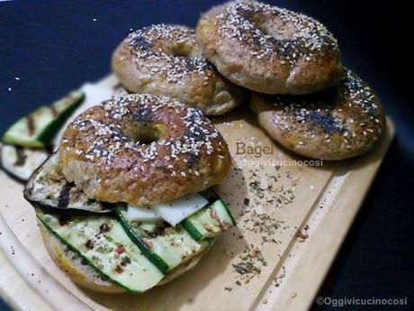 Bagel con Melanzane , Zucchine e Provolone piccante- Re-Cake #11