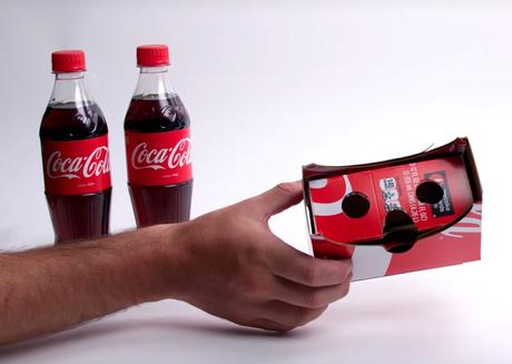 Come costruire un visore della realtà virtuale con una confezione di Coca Cola