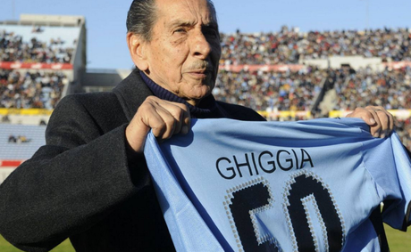 #GliAgentiRaccontano… Brasile – Uruguay 1-2 la vergogna di una Nazione! Una delle ultime immagini scattate all'ultimo sopravvissuto a quella Finale. Ghiggia se n'è andato lo scorso Luglio.