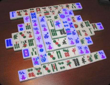 MahJong è una variante per una persona del gioco da tavolo omonimo cinese.