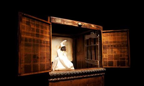 Teatro di strada. Storia delle guarattelle napoletane Burattini, pupi e marionette