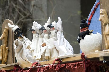 Teatro di strada. Storia delle guarattelle napoletane guarattelle