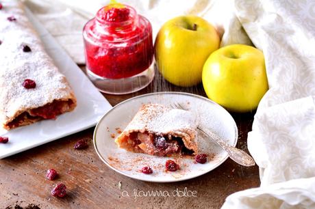 strudel integrale alle mele con marmellata di lamponi