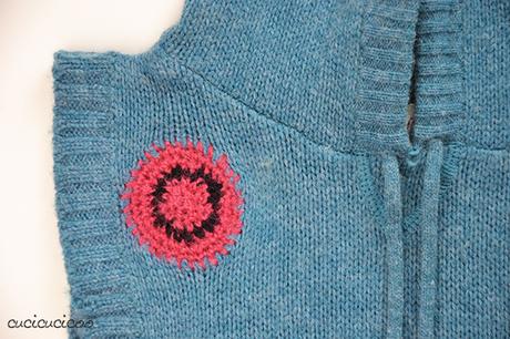 Due metodi di rammendo creativo sul maglione di lana: punto maglia e uncinetto. www.cucicucicoo.com