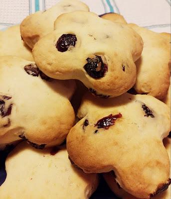 Biscotti all'acqua e mirtilli