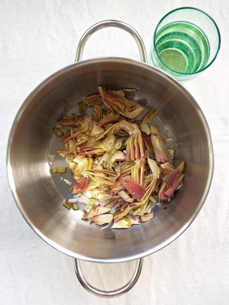 Risotto allo spumante e carciofi con noci e polvere d'arancia