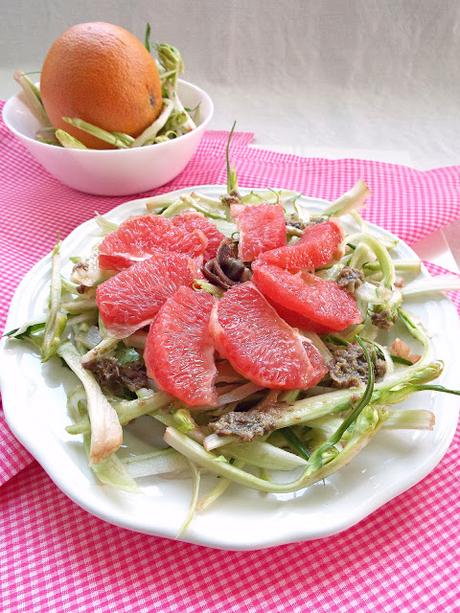 Insalata di puntarelle con pompelmo e battuto di acciughe e capperi