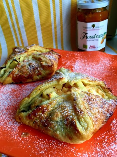 Fagottini di sfoglia con ricotta e mele