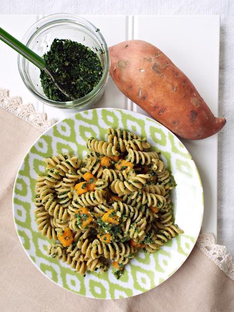 Fusilli integrali con batata e pesto di cavolo nero