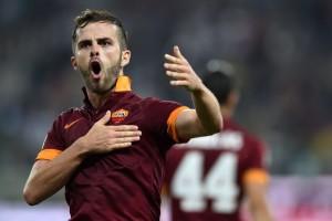 Pjanic, oltre al Chelsea ci sono anche Barça e Real Esultanza Miralem Pjanic Roma dopo il gol 1-2 Goal celebration Parma 24-09-2014 Stadio Ennio Tardini, Football Calcio Serie A Parma - AS Roma. Foto Andrea Staccioli / Insidefoto