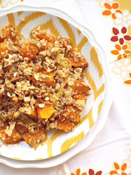 Quinoa con porro caramellato, zucca al cartoccio e noci