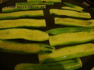 Involtini di zucchina con pangrattato aromatizzato
