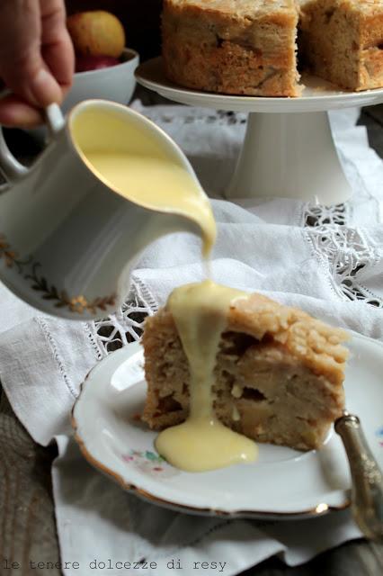 Torta irlandese di mele con salsa di crema alla vaniglia