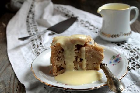 Torta irlandese di mele con salsa di crema alla vaniglia