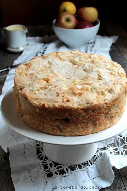 Torta irlandese di mele con salsa di crema alla vaniglia