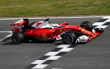 Formula 1 2016, pronostici e quote team e piloti favoriti con foto della nuova Ferrari e Mercedes Ferrari Formula 1 2016