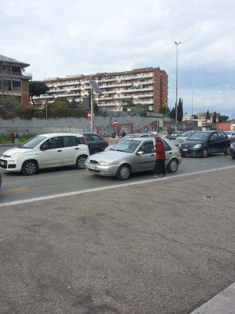 15 foto svelano che a Rebibbia non manca proprio nessuno. Salvo la totale assenza di controllo del territorio