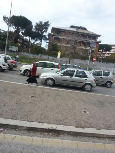 15 foto svelano che a Rebibbia non manca proprio nessuno. Salvo la totale assenza di controllo del territorio