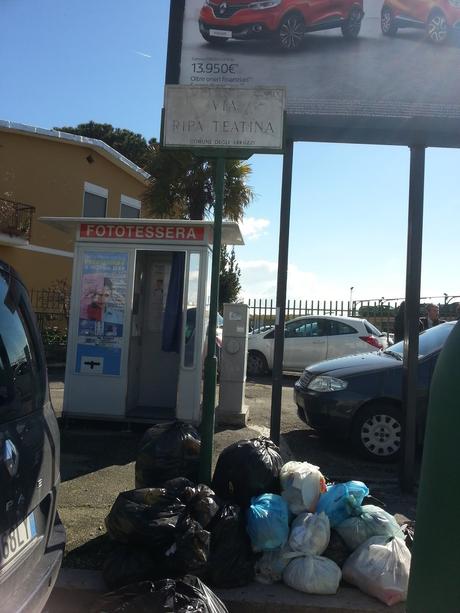 15 foto svelano che a Rebibbia non manca proprio nessuno. Salvo la totale assenza di controllo del territorio