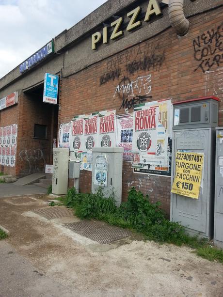 15 foto svelano che a Rebibbia non manca proprio nessuno. Salvo la totale assenza di controllo del territorio