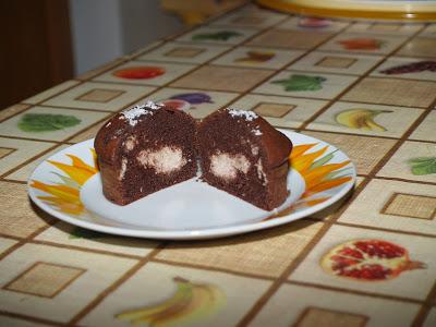 Muffins al cacao con cuore al cocco