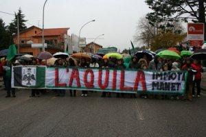 Manifestanti a L'Aquila